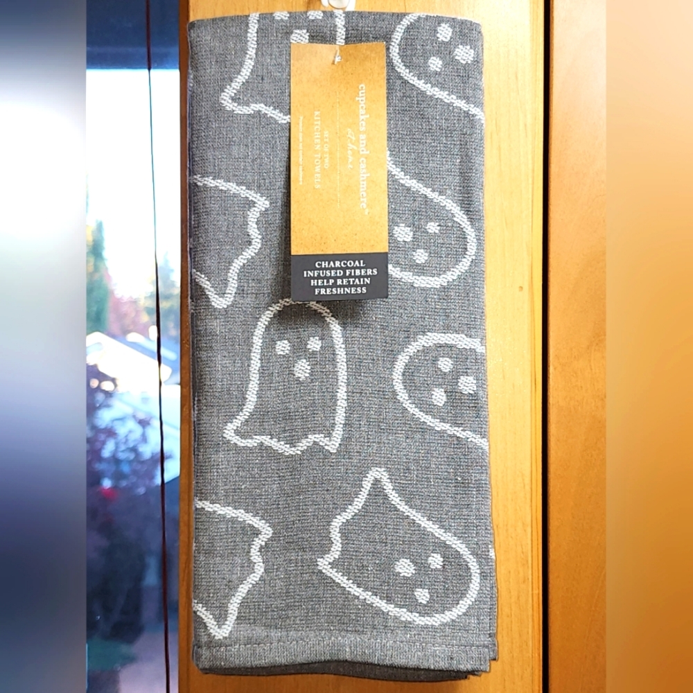 NWT Ghost Kitchen Towel Set Cupcakes and Cashmere Halloween Kitchen Towels